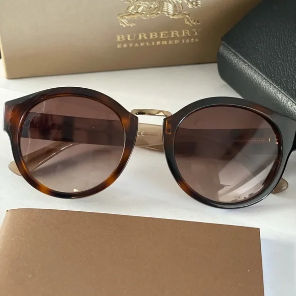Burberry 50MM square sunglasses - Picture 3 of 6